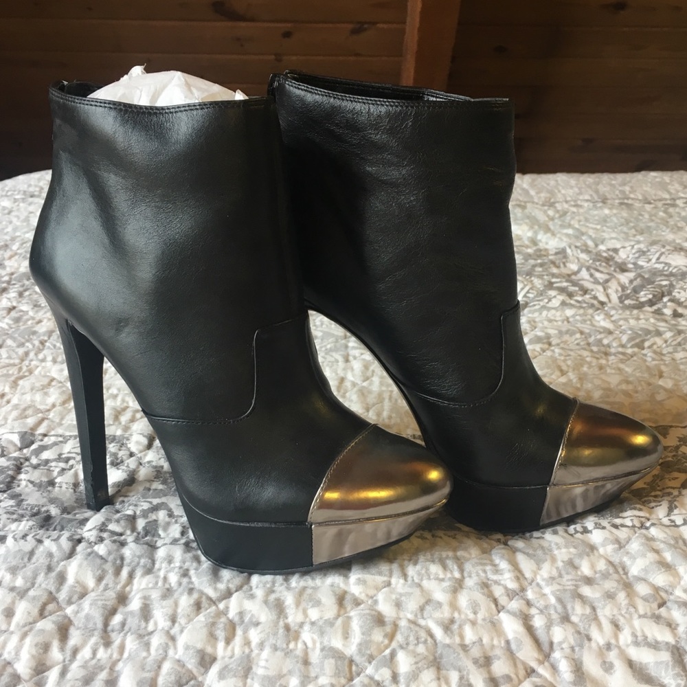 Jessica Simpson Essa Booties